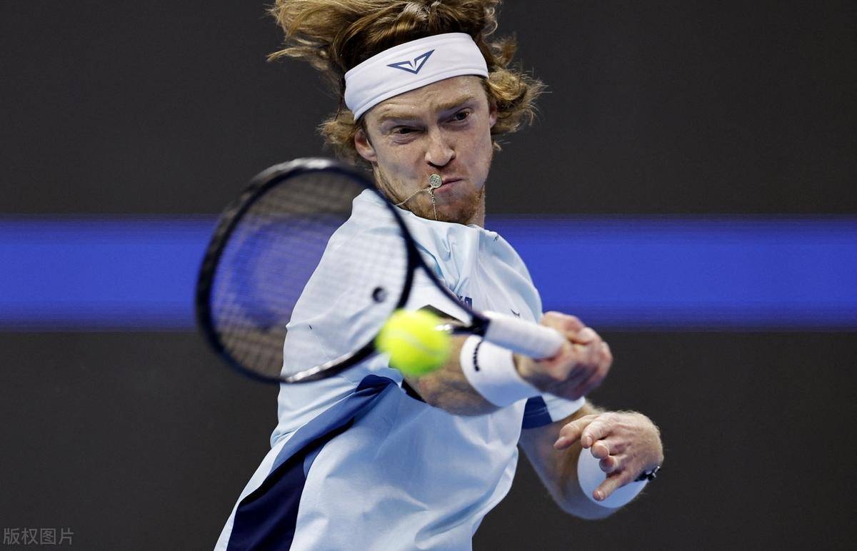 这座位于中 这座位于中